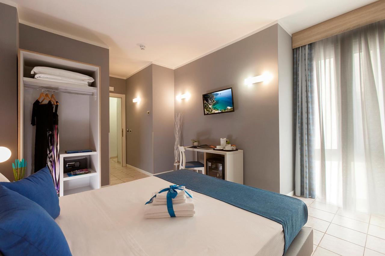 Bike&Boat Argentario Hotel Порто Санто Стефано Екстериор снимка