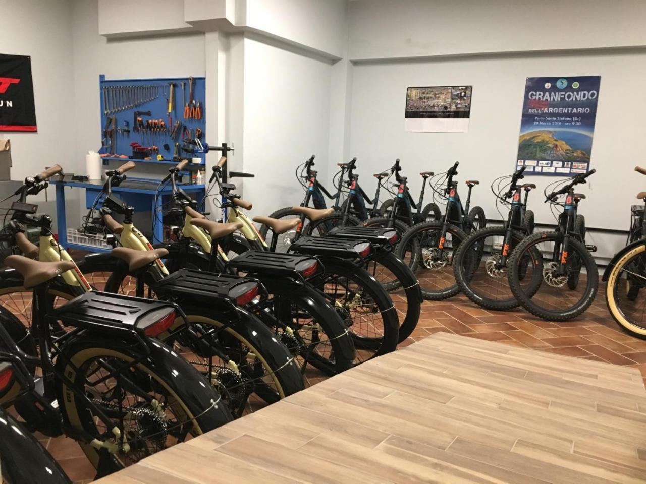 Bike&Boat Argentario Hotel Порто Санто Стефано Екстериор снимка