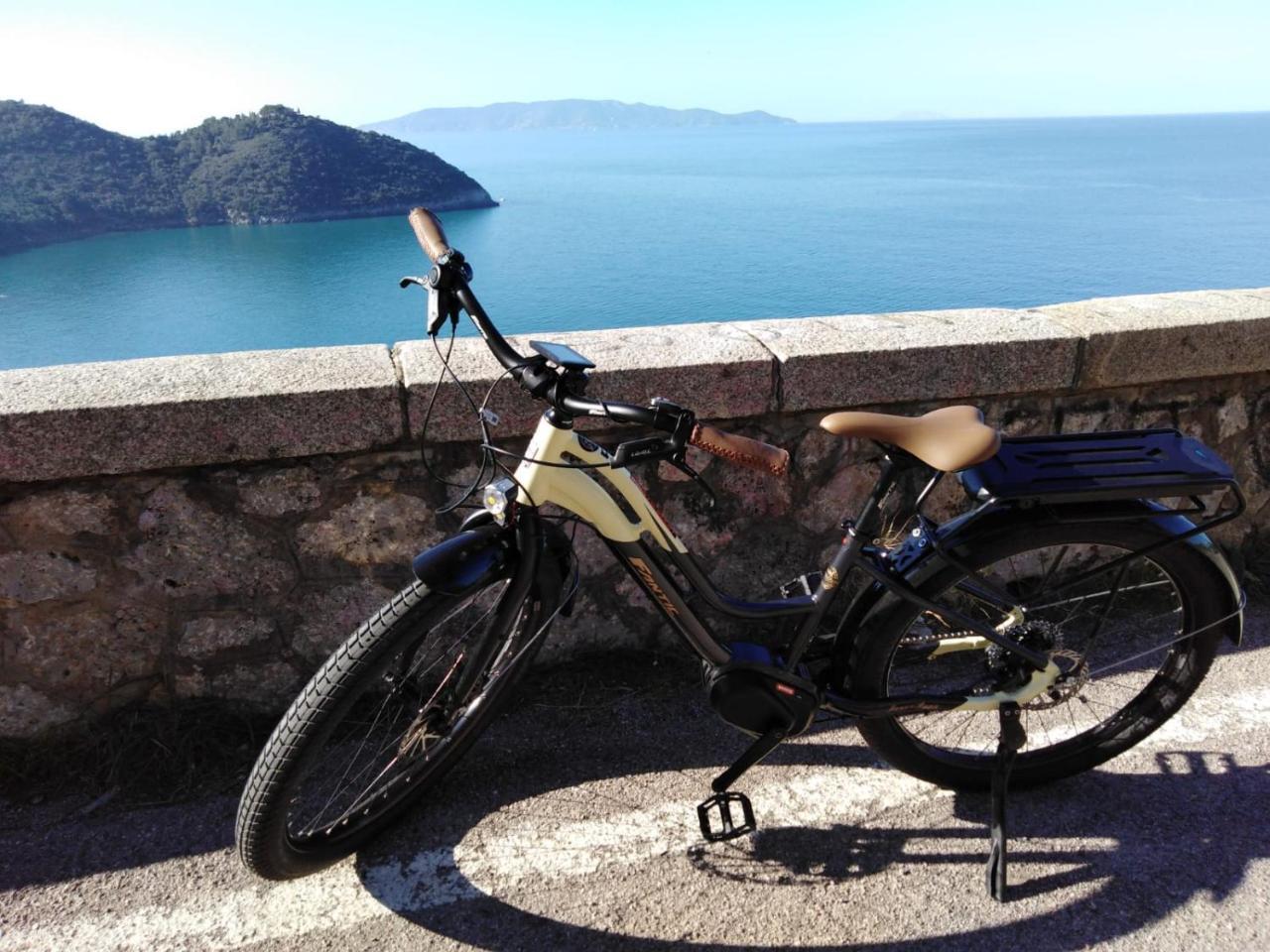 Bike&Boat Argentario Hotel Порто Санто Стефано Екстериор снимка